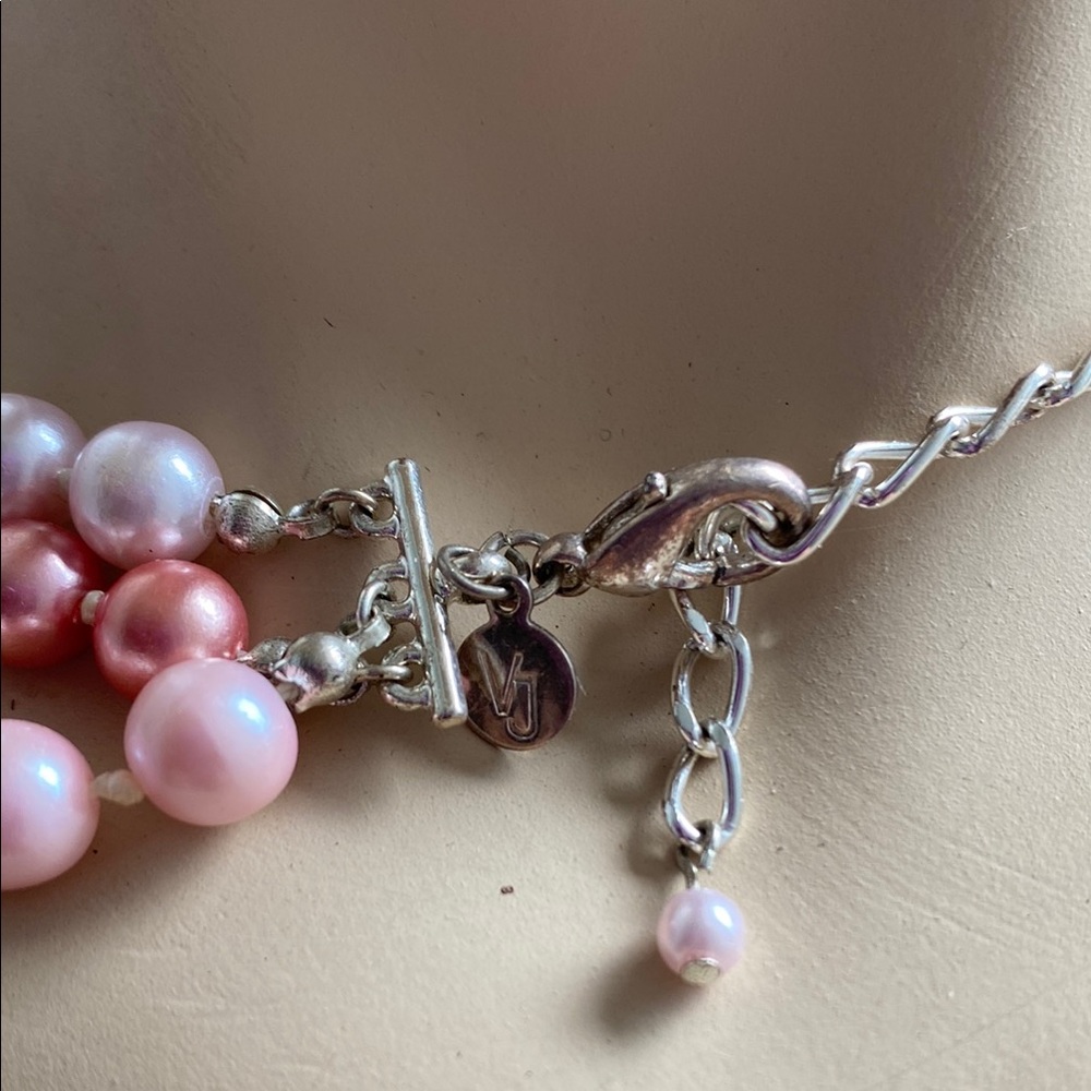 Elegant Faux Pearl Tri Color Choker Necklace
Mid Century Vicky Jousan - Picture 4 of 4